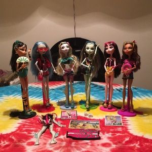 Monster high dolls swim set & extra swimsuit